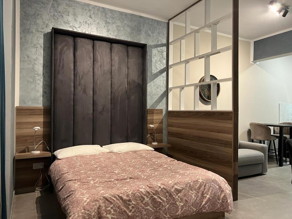 Saint Julian's Stresa Court Apartments מראה חיצוני תמונה