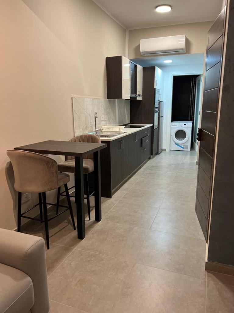 Saint Julian's Stresa Court Apartments מראה חיצוני תמונה